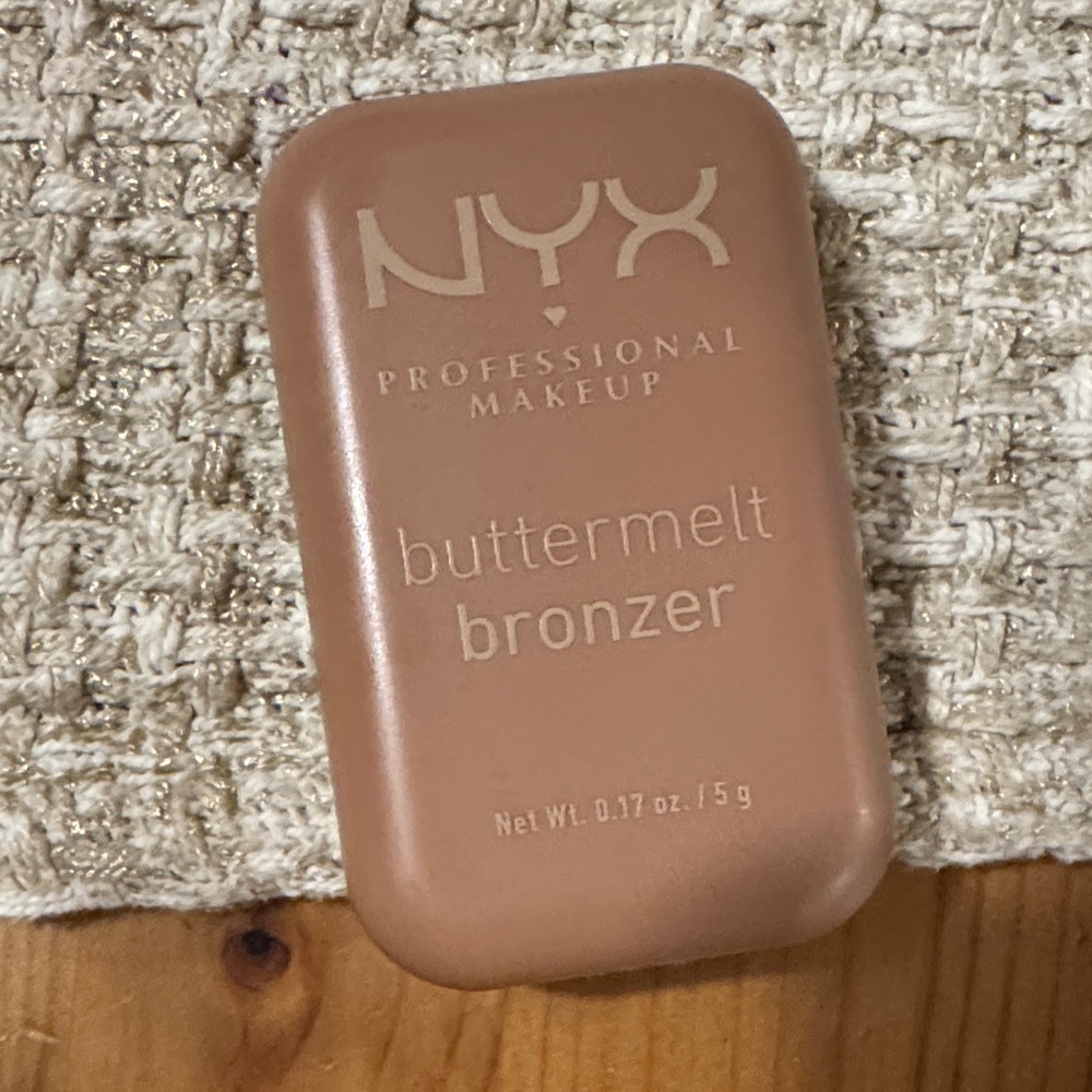 NYX Buttermelt Bronzer - Warm Brown
